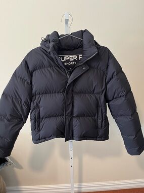 Aritzia Superpuff Shorty Puffer Jacket in Black